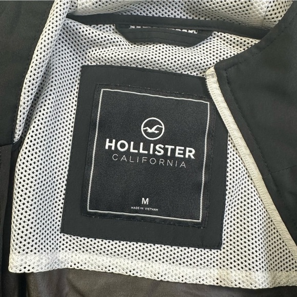 Hollister Zip-Up Windbreaker Black and White Jacket With Pockets - Picture 15 of 15